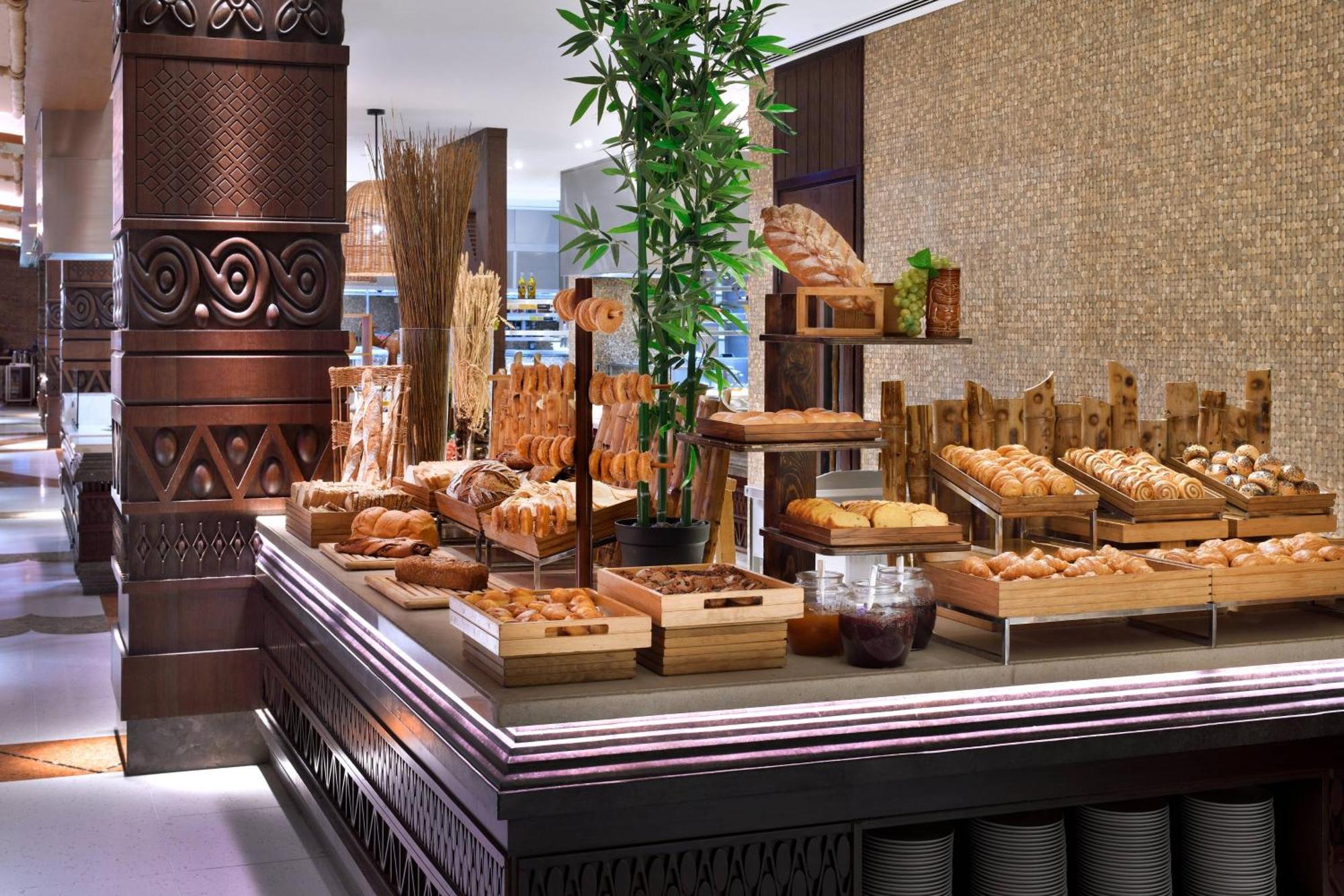 Lapita, Dubai Parks And Resorts, Autograph Collection Exterior foto A buffet at a hotel
