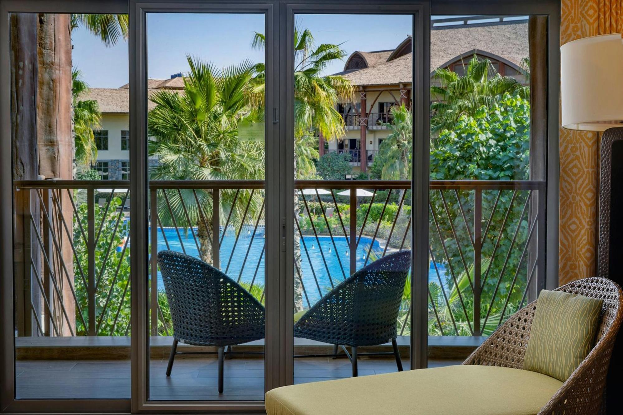 Lapita, Dubai Parks And Resorts, Autograph Collection Exterior foto A view of the pool from a guest room